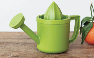 Plastic Watering Can Shaped Juicer/Pitcher, Green