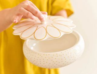 Deco Gold Scallop Covered Bowl