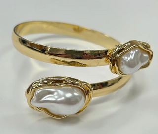 Serenity Shell Bangle