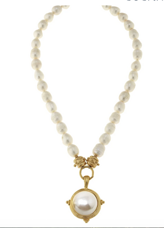 Freshwater Pearl Cab Necklace