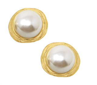 Classic Pearl Cab Studs