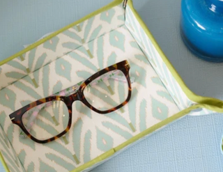 Buzzworthy Peepers Readers