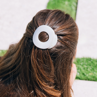 Coconut White Round Clip
